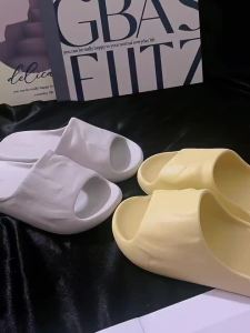 YUANGANG | Soft and Bouncy Home and Bath Use Non-slip Deodorizing Slippers