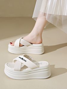 รองเท้าแตะส้นสูงหนาสำหรับผู้หญิง รองเท้าแตะชายหาดแบบสวมสบาย รองเท้าแตะส้นแบนแฟชั่นฤดูร้อนแบบใหม่ รองเท้าแตะแบบสวมสบาย