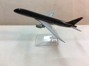 FLS Royal Jordanian B787 Diecast Metal Airplane Collection with Stand for Display Miniature Aircraft Vehicle Models Home Shop Office Decoration Table Desktop Decor Collectible Gift Items Novelty Vintage Ornamental Educational Toys Boys Girls Planes Small