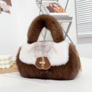 กระเป๋าสะพายข้างขนกระรอกสีบล็อกหรูหรา กระเป๋าสะพายข้างผู้หญิง กระเป๋าสะพายไหล่ข้างเดียว แฟชั่นฤดูใบไม้ร่วง 2024 ขนาดกลาง วัสดุขนกระรอก กระเป๋าสะพายประจำวัน