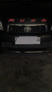 EMBLEM MOBIL KAP MESIN RUSH VARIASI HURUF TIMBUL 3D BAHAN FIBERGLASS