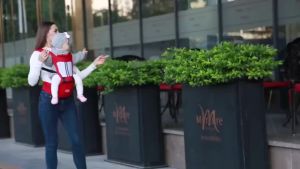 Baby carrier belt with mobile hip seats suitable for newborn 0-36-month-old babies