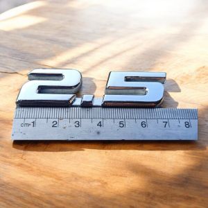 Emblem tulisan 2.5 ukuran 7cm x 2cm untuk kijang Innova diesel lengkap dengan perekat yang kuat plug&play