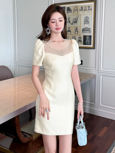 Happy Diva váy nữ nịt eo váy màu hạnh váy cổ ngọc trai váy mini váy mùa hè 9034