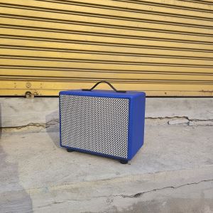 ลำโพงบลูทูธมีแอมป์ในตัวพร้อมฟัง ดอกซับ8นิ้ว(1ดอก) ดอกแหลม4นิ้ว(1ดอก) แอมป์D10OK  (มีแบตในตัว) สามารถใช้ไมค์ได้2ช่อง เชื่อมต่อบลูทูธauxusb ใช้ได้ทั้งไฟบ้านและแบตในตัว