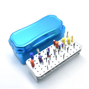 ทันตกรรมฆ่าเชื้อ 72 หลุม Endo ไฟล์ผู้ถือกล่องโลหะ Autoclave ฆ่าเชื้อกรณี Burs สําหรับ Oral Care ยาสีสุ่ม
