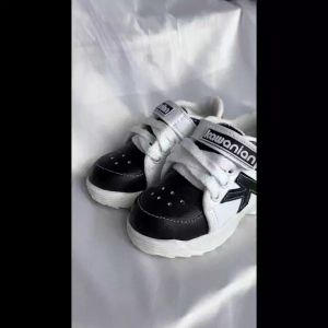 Sepatu Sneakers Anak Laki-Laki Motif Logo K Dengan Penutup Tali Dan Velcro Usia 1 Hingga 3 Tahun