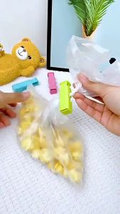 (1 PCS) Plastic Food Sealer Spring Sealing Clip Clip Holder Storage Grip Squeeze Keep Fresh Bread Bag Snack Seal Tool