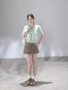Wildberry | Chân Váy Ngắn A-line Cao Waist Retro