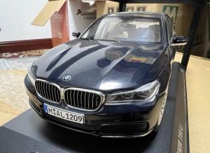 Mô hình xe BMW 750i tỉ lệ 1:18