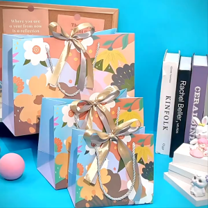 พร้อมส่ง ถุงกระดาษ ลายดอกไม้ป่า นก โทนสีฟ้า หูหิ้วเชือก+ริบบิ้นทูโทน2เส้น ใส่ของขวัญ ผ้าขนหนู ของรับไหว้ ถุงรับไหว้