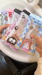 Fashioncase ซองกันน้ำ ซองมือถือกันน้ำ ลอยน้ำได้ กันน้ำ 100% ลายการ์ตูนหน้ารัก เเถมสายห้อยคอ