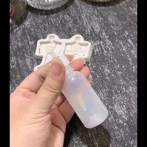 20-piece translucent plastic bottle with 5 funnels for quilting DIY crafts multi-colored caps.