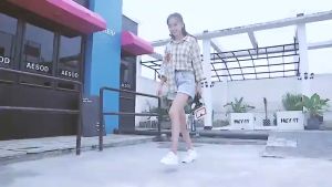 Sepatu Sneakers Wanita Sport Shoes Bertali Karet Semi Bots Sepatu Wanita Terbaru Korea ootd Sepatu Fashion Cewek Kekinian