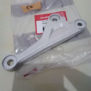 besi babet breket dudukan mesin pangkon kanan bracket r engine hanger cb 150r new cb 150r cbr 150r new cbr 150r cb 150x original honda