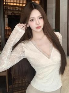 GUZILIAN | Slim Fit V-Neck Long Sleeve Lace Base Shirt Womens Short Style Knitted Korean Commute Style Inner Wear Outer Wear Autumn New