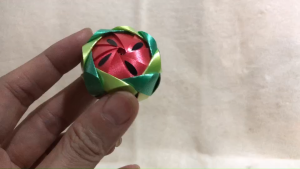 เหรียญโปรยทานแตงโมครึ่งลูก(ตัวเปล่า)แพ็ก 50 ชิ้น แถมกระพรวนทุกชิ้น