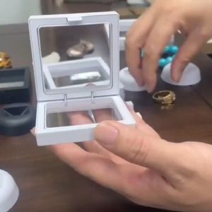 แสดงกล่องเครื่องประดับ 1 แพ็ค 2 ชิ้น โปร่งใส3Dระงับกล่องเครื่องประ เคสโชว์ มีขาตั้ง ป้องกันฝุ่น