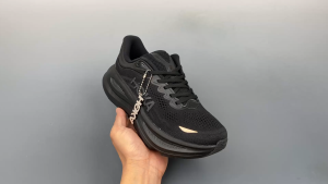 HOKA ONE ONE Bondi 9 WIDE Bondi รองเท้าวิ่งลำลองแบบพื้นต่ำที่สวมใส่สบาย ทนทานต่อการสึกหรอ รุ่นที่ 9 สำหรับผู้ชายและผู้หญิง สีดำล้วน