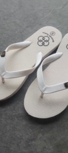 dép xỏ ngón size từ 35 dến 39 có nhiều màu chất liệu cao su quai dẻo mềm mang êm chân siêu bền đế chống trơn trượt tiện lợi đi chơi đi dạo phố.