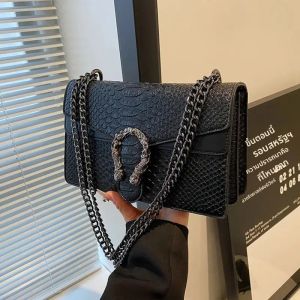 Retro สไตล์แฟชั่นไหล่กระเป๋าผู้หญิงรูปแบบงู Crossbody กระเป๋าสี่เหลี่ยมเล็กอุปกรณ์เสริมอินเทรนด์