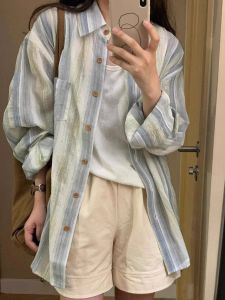 เสื้อเชิ้ตแขนยาวลายสก็อตสีน้ำเงินขาวคอโปโลหลวมๆ ผ้าฝ้ายแท้ฤดูใบไม้ผลิและฤดูร้อน 2025 สำหรับผู้หญิงวัย 18-24 ปี