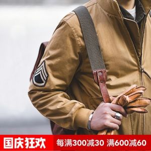 Maden เสื้อแจ็กเก็ตสไตล์อเมริกันแนววินเทจสำหรับสงครามโลกครั้งที่สองเสื้อแจ็กเก็ตผู้ชายสีเหลืองสีแมทช์ลุคง่ายสไตล์อเมริกัน