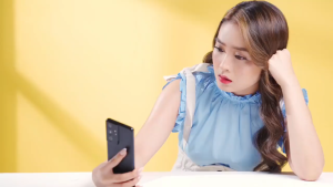 Azarine Hydrashoothe Sunscreen Gel SPF45 PA+++ 50 ml - Sunscreen untuk jerawat berminyak Perlindungan kulit dari sinar UVA & UVB