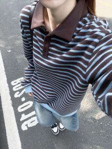 เสื้อสเวตเตอร์ถักลายทางหลวมๆ สำหรับผู้หญิง ฤดูใบไม้ร่วง/ฤดูหนาว เสื้อคลุมกันหนาวแบบสวมหัว ทรงหลวม แขนยาว ปกโปโล ปกติ