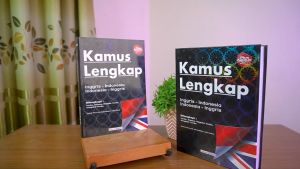 Kamus Bahasa Inggris / Kamus Lengkap Inggris Indonesia (Hitam) Plus Kamus Bergambar Soft Cover dan Hard / Lingkar Media LM - LM