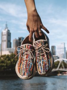 UIN San Sebastian รองเท้าผ้าใบแฟชั่นของผู้หญิง IIรองเท้าผ้าใบน้ำหนักเบาใส่เดินสบายรองเท้าเดินทางกีฬาทาสีศิลปะ