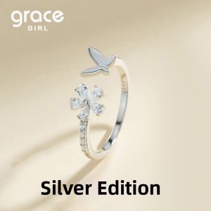 Grace Girl | 18K Gold Cross Clover Ring