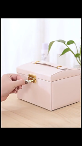 กล่องเก็บเครื่องประดับ 3ชั้น PU (พร้อมส่ง) - พร้อมตัวล็อคกุญแจ ความจุขนาดใหญ่ - กันฝุ่น เก็บต่างหู G3611