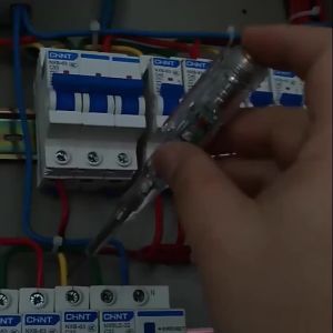 [HCM] Bút Thử Điện Cảm Ứng Không Cần Chạm Đèn LED 2 Màu Thông Minh An Toàn Trong Thi Công Điện -Hesede