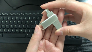 แฟลชไดรฟ์รูปภาพ 2TB สำหรับ iPhone 14/13/12/11 Pro Max แฟลชไดรฟ์ USB 3.0 ความเร็วสูง 1TB แฟลชไดรฟ์ USB แบบพกพา สำหรับสำรองข้อมูลรูปภาพภายนอกง่าย ๆ สำหรับโทรศัพท์/Android/PC/แล็ปท็อป/แท็บเล็ต (สีเงิน)