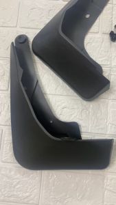 Bộ 4 miếng chắn bùn nhựa Toyota Yaris Cross 2023 2024 2025 chất liệu nhựa dẻo cao cấp lắp đặt dễ dàng.