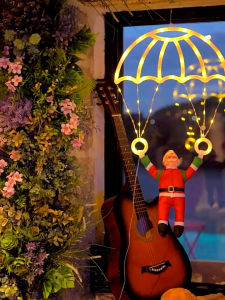 ไฟคริสต์มาสควบคุมระยะไกล ไฟ LED คริสต์มาส แสงร่มชูชีพซานตาคลอส 8 โหมด แขวนตกแต่ง