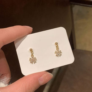 ต่างหูคริสตัลดอกไม้สุดหรูหรา ต่างหูเงินแท้สำหรับผู้หญิง ดีไซน์ฤดูร้อน เครื่องประดับแฟชั่นสำหรับผู้หญิง จี้หูแบบเข็มเงินแท้