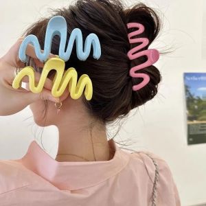 Acrylic Jelly Wave Hair Claw: Y2K Hairpin for Women & Girls