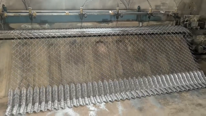 Chain Link Fence Galvanized Wire Mesh Roll Heavy Duty Rust Resistant Fence for Garden Farm House Available 9m 18m 27m