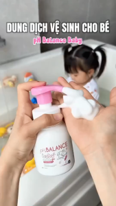 Dung dịch vệ sinh cho bé Ph Balance Baby 200ml giúp khử mùigiảm ngứa làm mềm và giữ ẩm