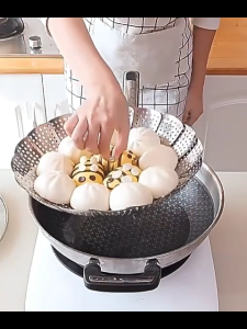 Vỉ /khay inox đựng thức ăn khi hấp Choice thép không gỉ 304 dày có chân đế và tay cầm tiện lợi-NIEVE