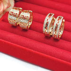 ต่างหูนากฝังเพชร แบบห่วง สีโรสโกลด์ พิ้งค์โกลด์ งานแฟชั่น ใส่ง่าย ใส่ออกงานได้ งานสวย พร้อมส่ง รูปถ่ายจากสินค้าจริง