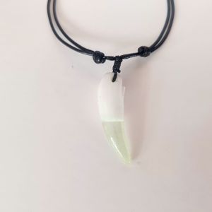KALUNG TALI HITAM LIONTIN RESIN (MENYALA DALAM GELAP) GLOW IN THE DARK (COD) (GRATIS ONGKIR)