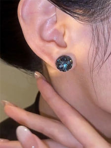 Hoa Tai Kẹp Đá Pha Lê Xanh Sang Trọng Không Cần Đục Lỗ Từ Từ Tính Mạnh Phụ Kiện Thời Trang Cho Nữ Trang Sức Hợp Kim