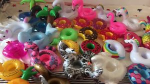 RUNVEX ที่วางแก้วน้ำ ห่วงยาง เป่าลม Floating For Drinks ห่วงยางพองลมใส่แก้ว ห่วงยางแฟนซี ที่รองแก้วลอยน้ำ ปาร์ตี้สระน้ำ งานสังสรรค์ ใช้ถ่ายรูป ว่ายน้ำ Summer Pool Party Decoration