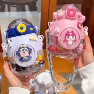900ml Capsule Cartoon Doll Kids Sippy Cup with Straw Strap Portable Drinking Baby Water Bottle / Botol Air Kartun Comel