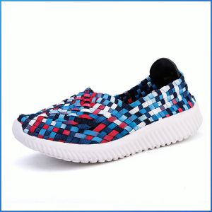 รองเท้าทอมือ รองเท้าลําลองแฟชั่น ส้นหนากันกระแทกรองเท้าผู้หญิง ระบบบรรจุภัณฑ์สามมิติความมีชีวิตชีวาของวัยรุ่นรองเท้าผ้าใบ