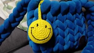 NN Smiley Face Keychain - Over-sized Handmade พวงกุญหน้ายิ้ม ห้อยกระเป๋า ขนาดใหญ่ ของผู้เชี่ยวชาญ