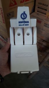[HCM] Cầu dao sứ 3 pha